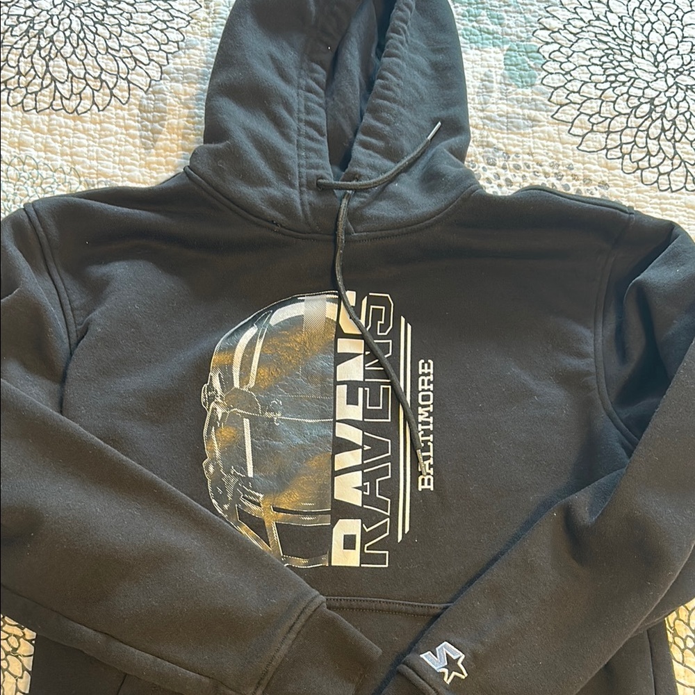 STARTER Black Sweater with Graphic Design